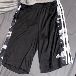 Adidas shorts / Sz Medium